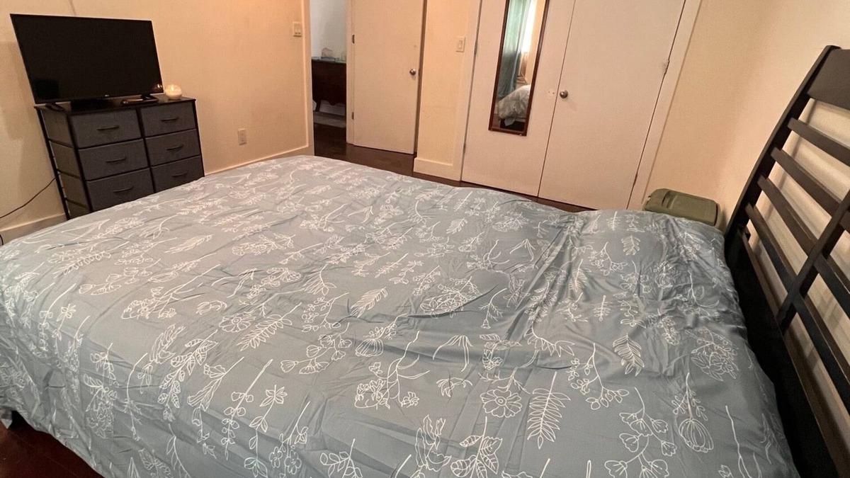 Washington Heights Apartment | Spacious 3-bedroom apartment with WiFi, AC in lovely New York