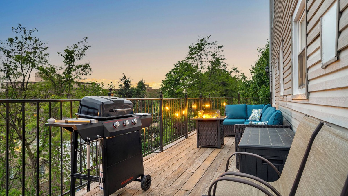Southeast Yonkers Apartment | Spacious 3-bedroom apartment in fantastic Yonkers with Balcony, Firepit, AC