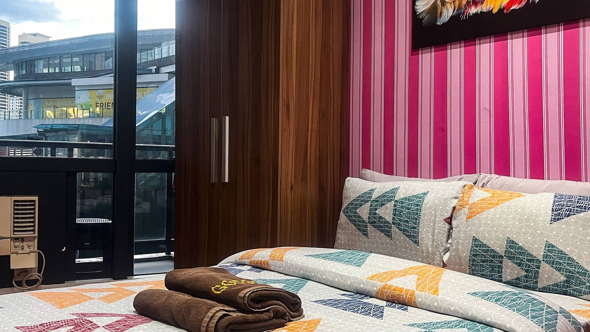 Downtown Apartment | Spacious 3-bedroom apartment with WiFi, fitness room in vibrant Makati
