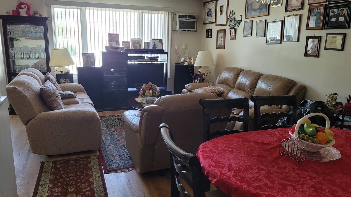 Queens Apartment | Spacious 3-bedroom apartment in charming Queens with AC, near to shopping, beach