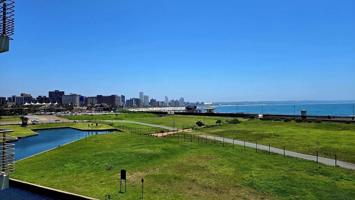 Durban Point Apartment | Spacious 3-bedroom apartment with WiFi, AC in marvelous Durban 6 sleeper