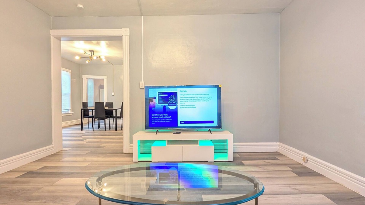 Utica Apartment | Spacious 3-bedroom apartment with WiFi, AC in enchanting Utica
