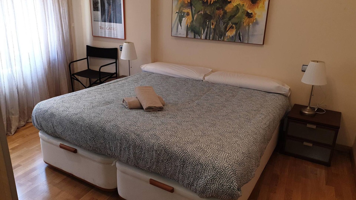 Jaca Apartment | Spacious 3-Bedroom Apartment in Central Jaca with Parking and Modern Amenities