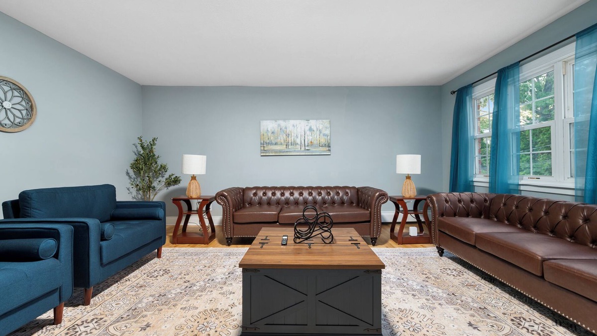 Southeast Yonkers Apartment | Spacious 3-bedroom apt Near Metro North with WiFi, AC in Yonkers