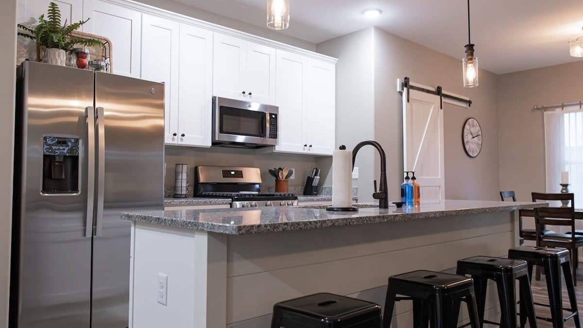 Sycamore Condo | Spacious 3 bedroom condo with King Master Suite in Sycamore