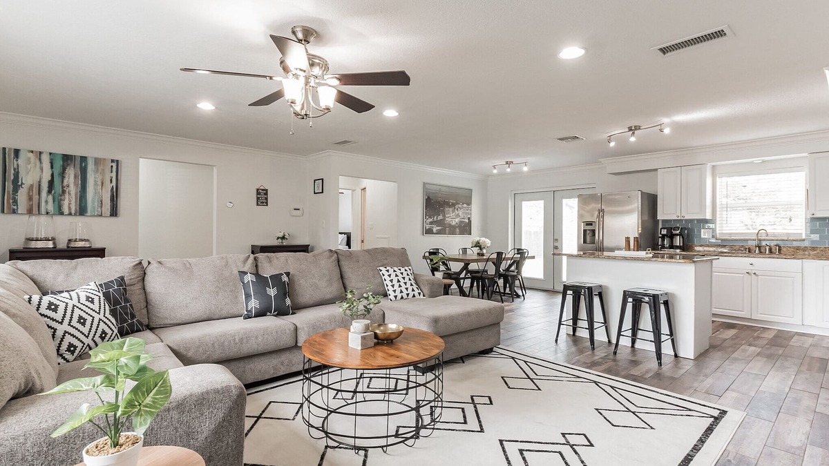 Clearwater House | Spacious 3 Bedroom House - Near Clearwater Beach, Pets welcome