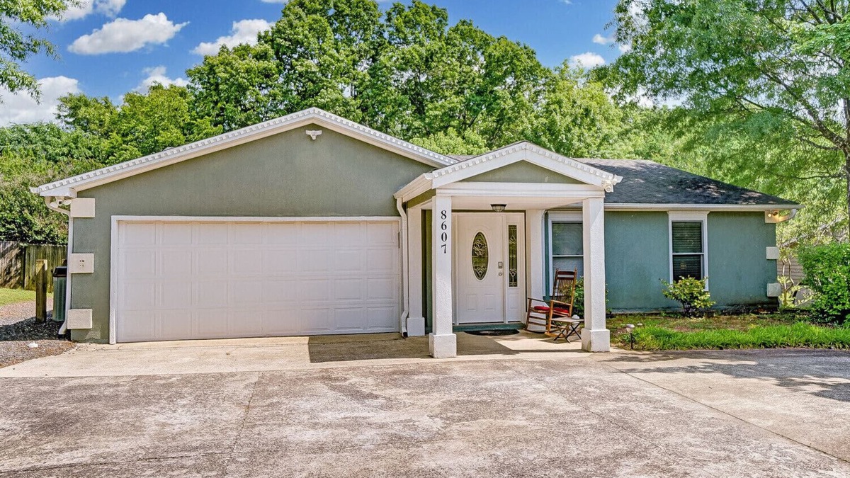 McAlpine House | Spacious 3 Bedroom Home*Fenced in Yard*Quiet and Safe Community