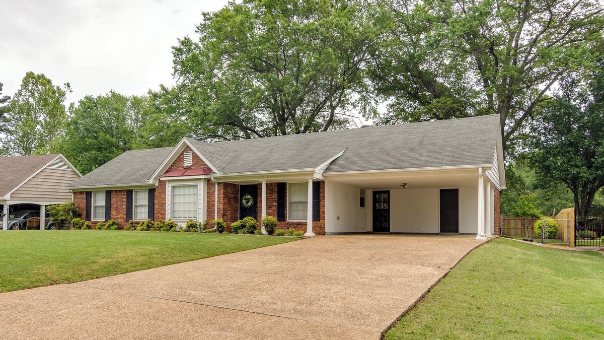 Southaven House | Spacious 3-bedroom house in the heart of Southaven! Close to everything.
