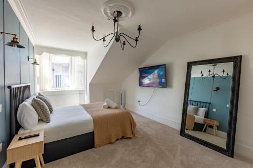 Glasgow House | Spacious 3 Bedroom Home In Glasgow - Free Parking