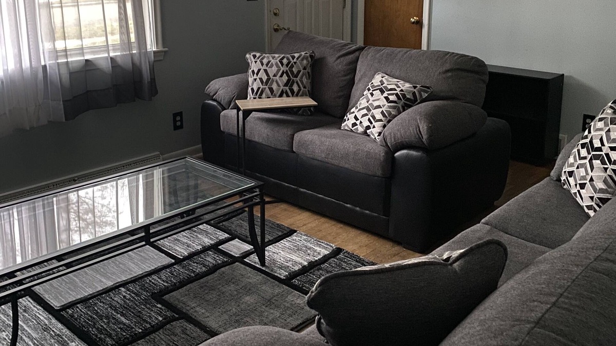 Lansing House | Spacious 3 Bedroom Home