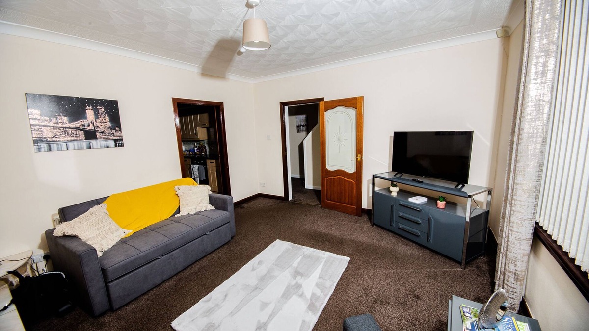 Lanark House | Spacious 3-bedroom House in South Lanarkshire