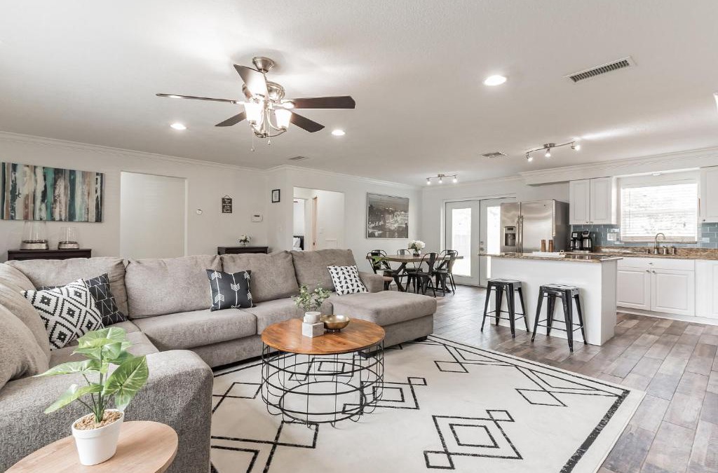 Clearwater House | Spacious 3 Bedroom House 15 mins from Clearwater Beach!