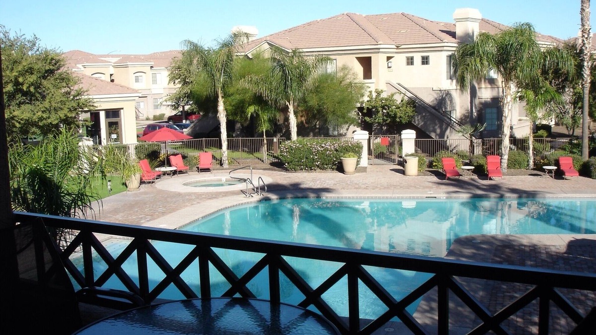 Gilbert Condo | Spacious 3 bedroom poolside condo in a well-located, quiet, resort-style complex