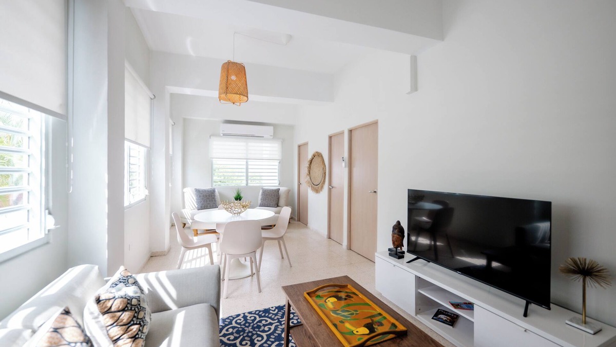 San Mateo Apartment | Spacious 3 Bedroom Retreat | Urban Charm + Rooftop Pool