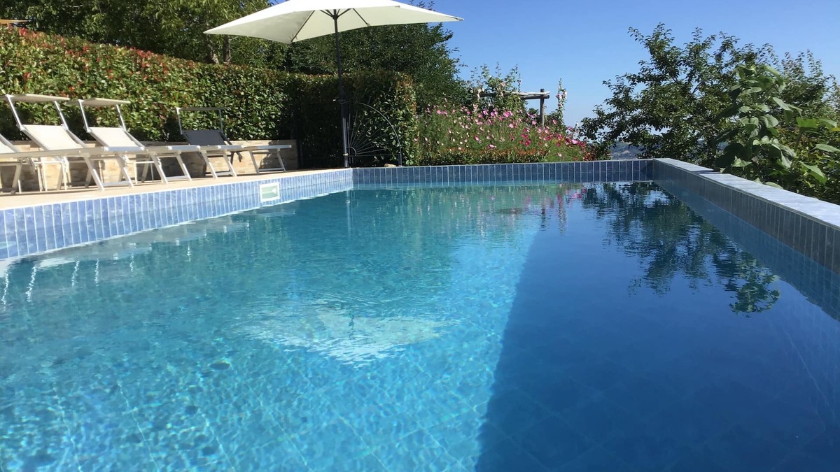 Polinago Apartment | Spacious 3 bedroom self-contained apartment. Swimming pool and stunning views