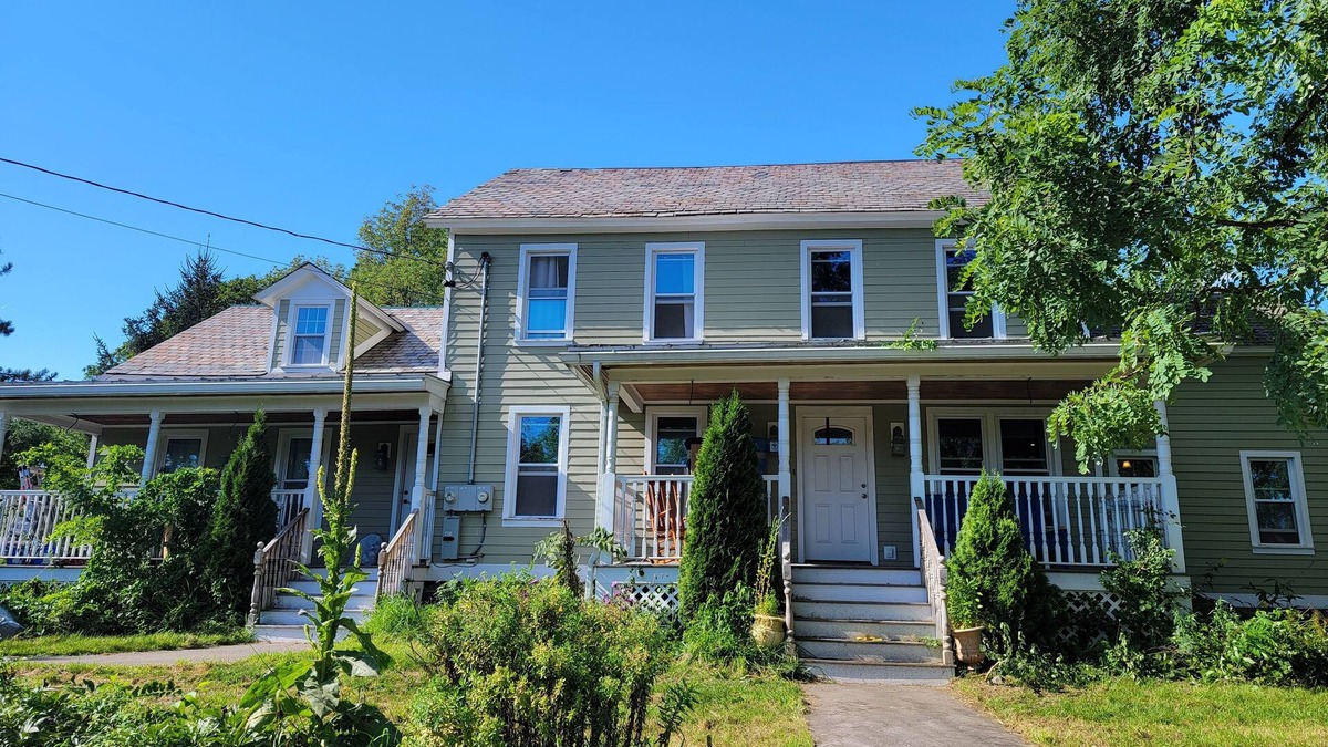 Ballston Spa Apartment | Spacious 3-bedroom apartment with WiFi, AC, and a hot tub in charming Galway