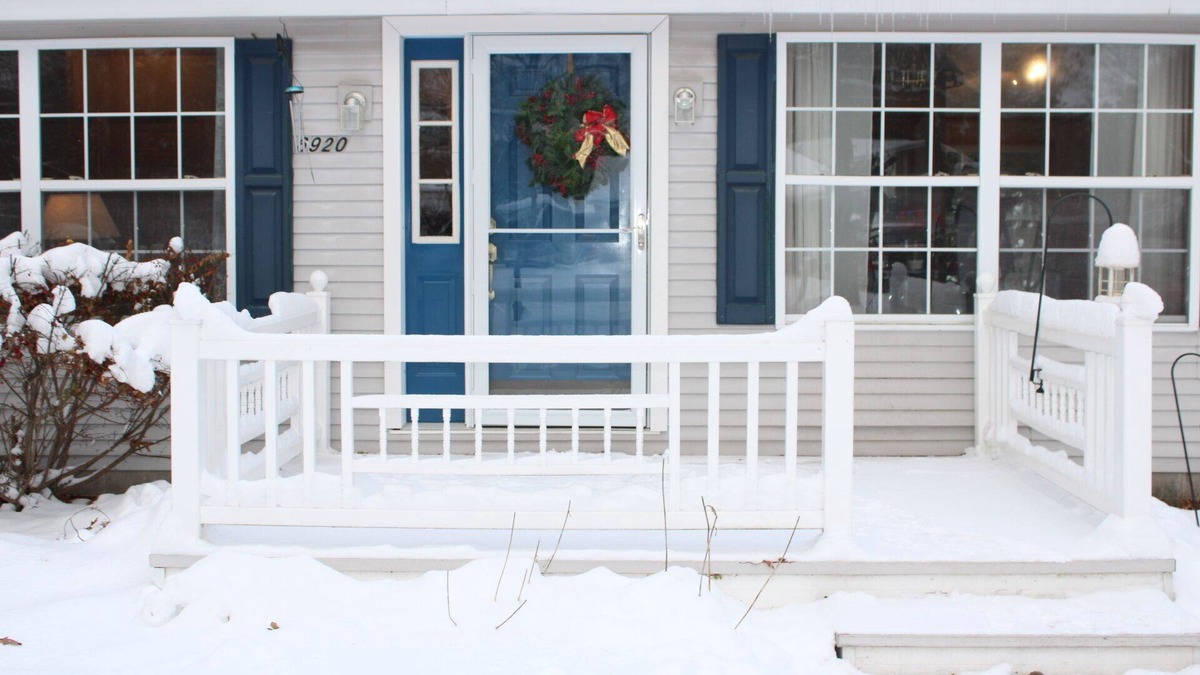 Indian River House | Spacious 3 bedroom home w/fireplace, super close to Burt Lake!