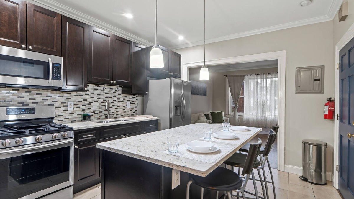 North Bergen Apartment | Spacious 3-bedroom apartment with AC in North Bergen close to NYC