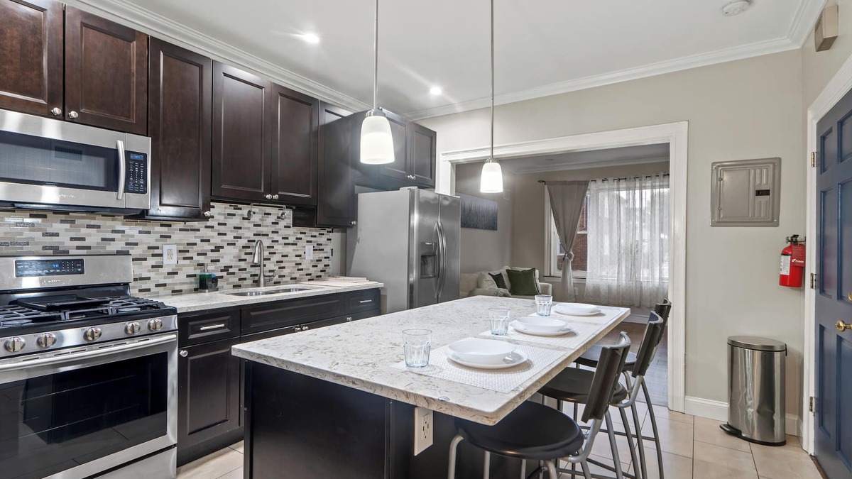 North Bergen Apartment | Spacious 3-bedroom apartment with AC in North Bergen close to NYC