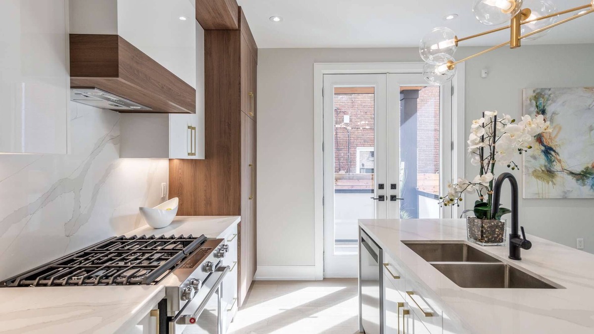 Beaconsfield Village House | Spacious 3 Bedrooms 3 Baths House Downtown+Parkingn
