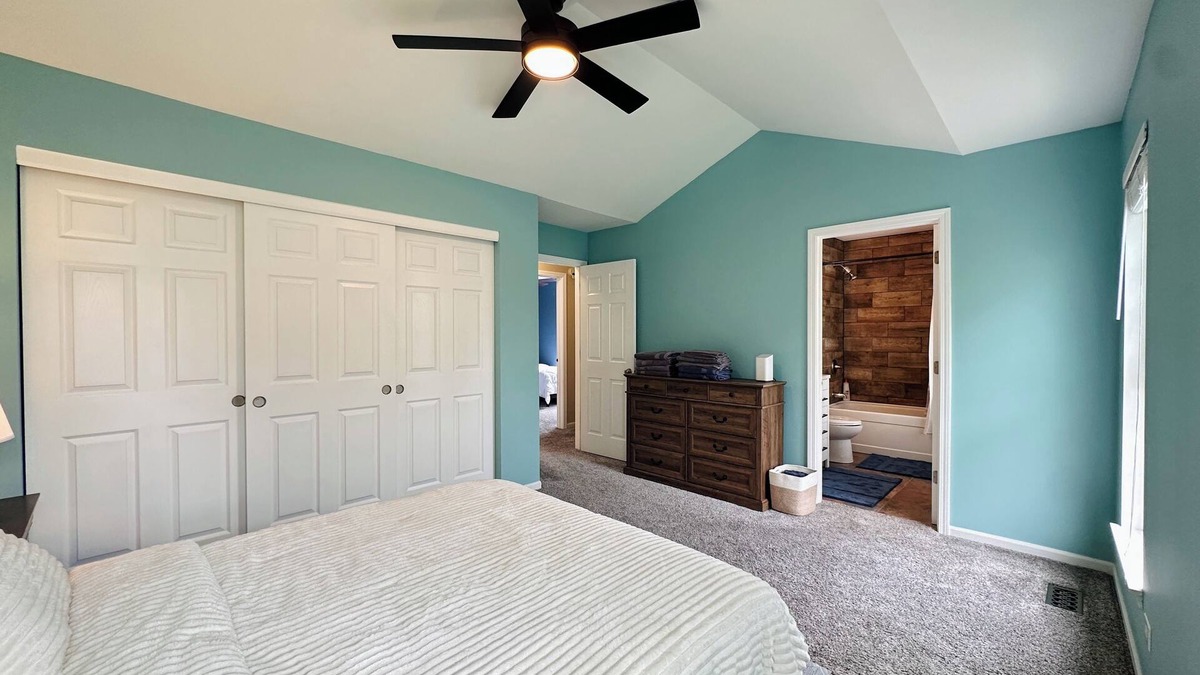 Fox Valley House | Spacious 3 bedrooms with Yard – Near Naperville, Chicago