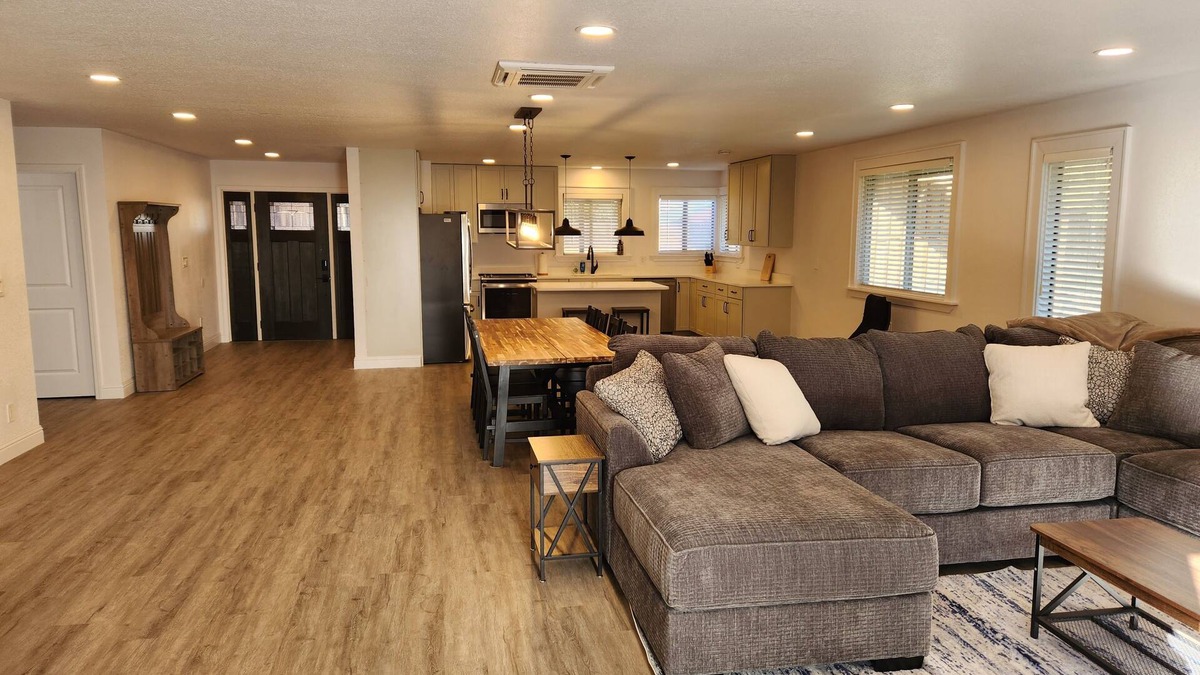 Portola House | Spacious 3 br/3 ba home with ample parking in heart of Plumas National Forest