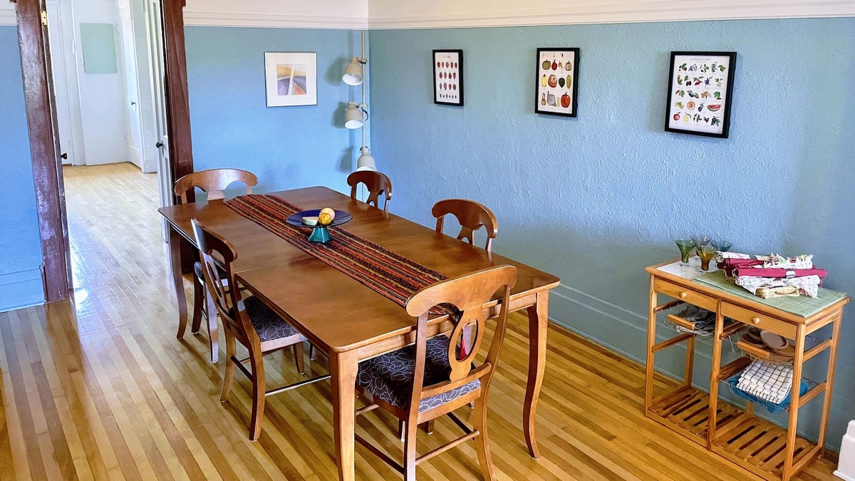 Villeray Apartment | Spacious 3 BR Art Deco apt, ideal for families!