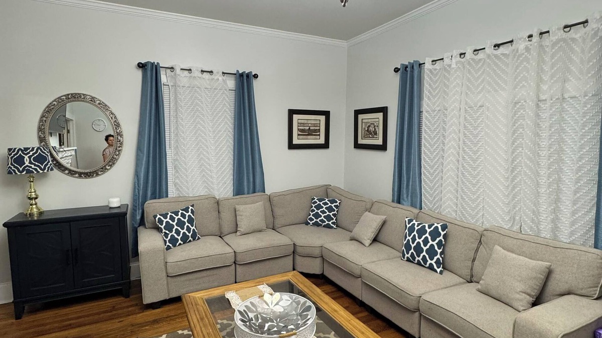 Newell House | Spacious 3-BR Bungalow with Full Amenities Near University Area