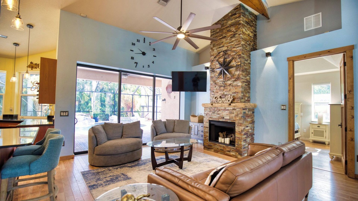 Laurel House | Spacious 3 Br Home w/Pool- 1 mile walk to beach