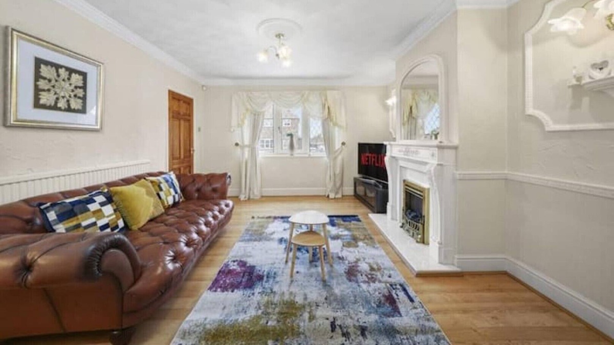 Thurnscoe House | Spacious 3 bedrooms house in Bolton Upon Dearne, host up to 5 guests