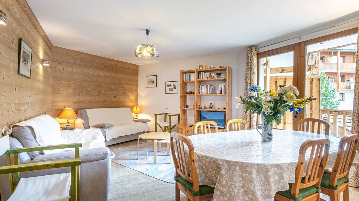 Le Cret Apartment | Spacious 3-Room Apartment with Balcony, Parking, and WiFi in Val-d'Isère