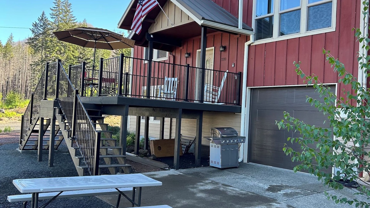 Detroit House | Spacious 3-Story Home, 4 bedrooms, Sleeps 12, Easy Trailer Parking