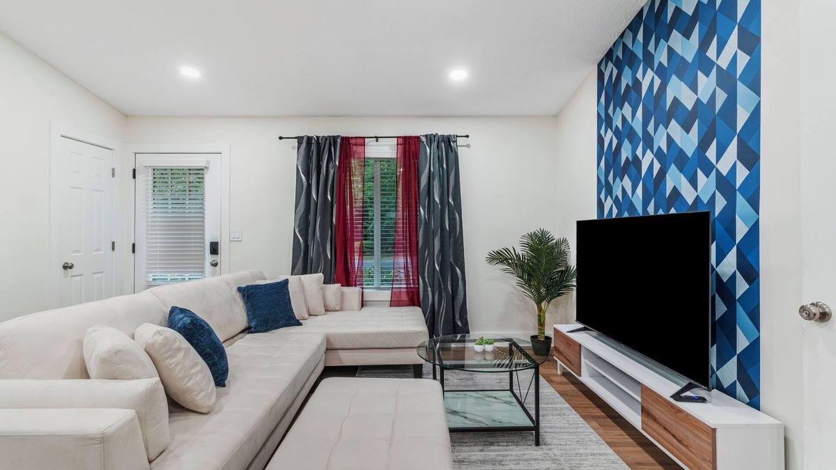 Alpharetta House | Spacious 3BD House - BBQ - Backyard Games & Sports