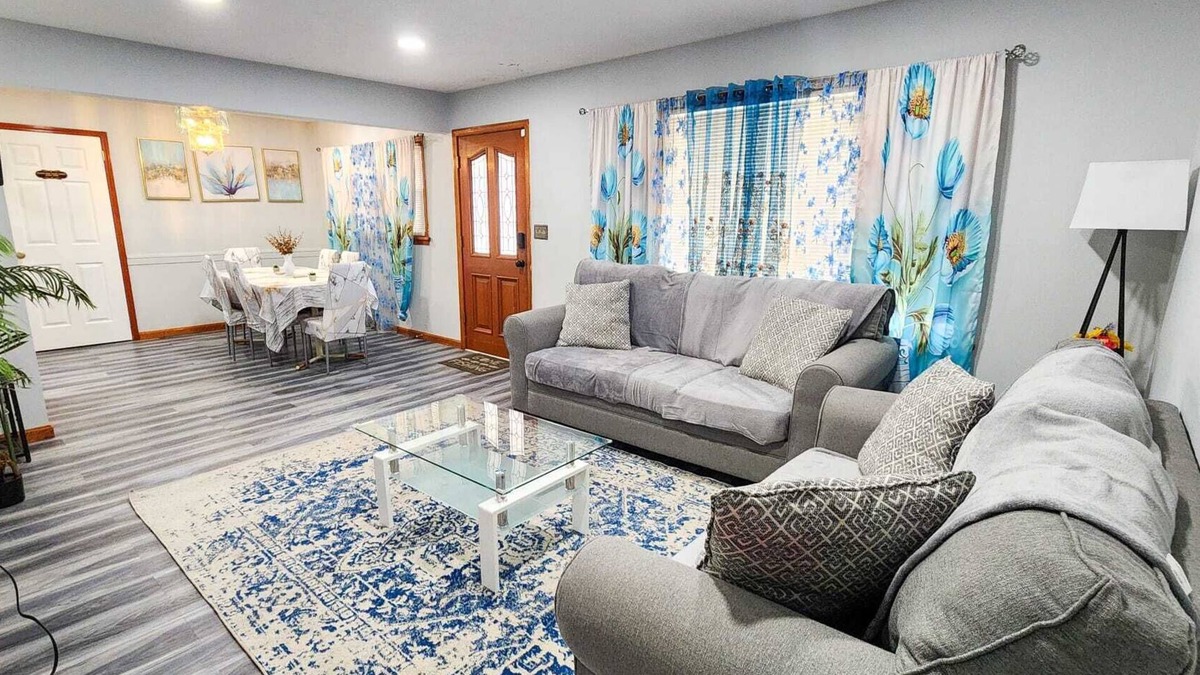 Buechel House | Spacious 3BD Luxury Stay