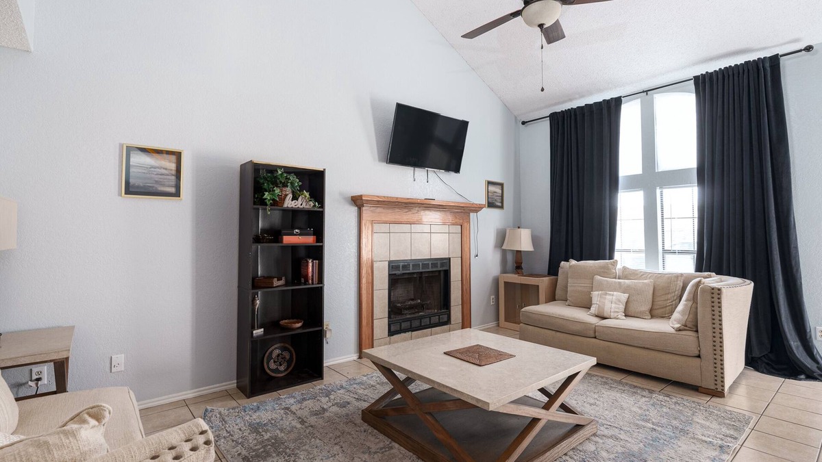 Killeen House | Spacious 3BR/2.5BA House with Serene Balcony Retreat - Your Perfect Getaway