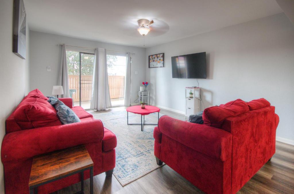 South Main Apartment | Spacious 3BR, 2BA Condo near Medcenter & NRG