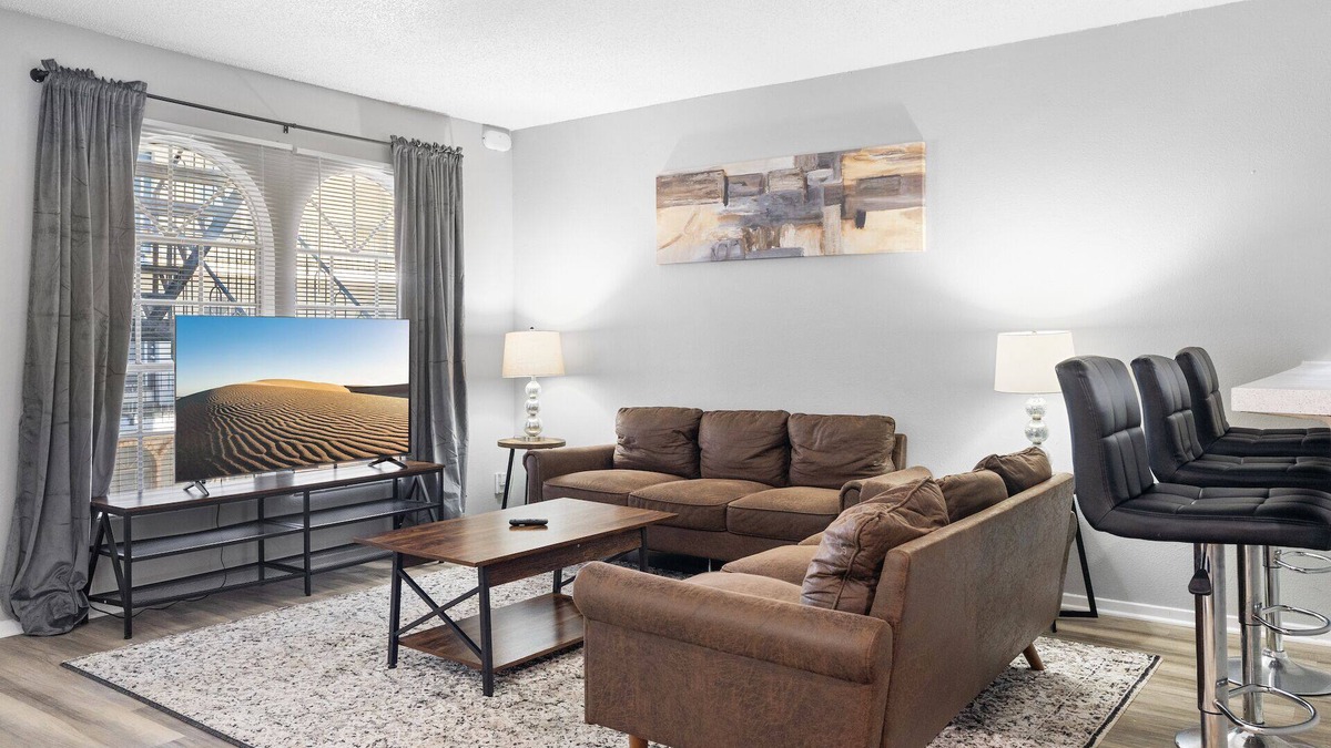 North University Apartment | Spacious 3BR/2BA next to UT 8936