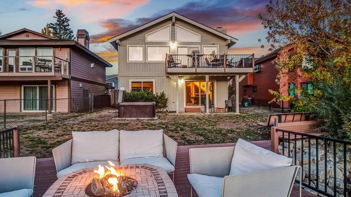 Tahoe Keys House | Spacious 3BR/3BA Ski Retreat Sleeps 10, Hot Tub, Garage, Tesla Charger, Pets ok