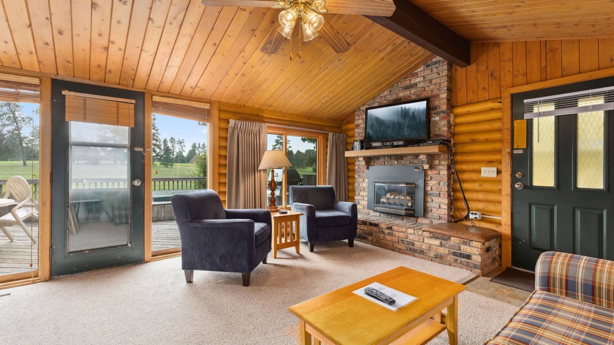 Breezy Point Cabin | Spacious 3BR Chalet Cabin Overlooking Golf Course