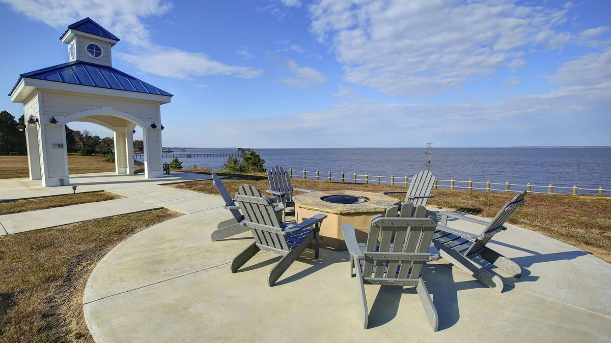 Durants Neck Condo | Spacious 3BR Condo w/Waterfront View & Pool