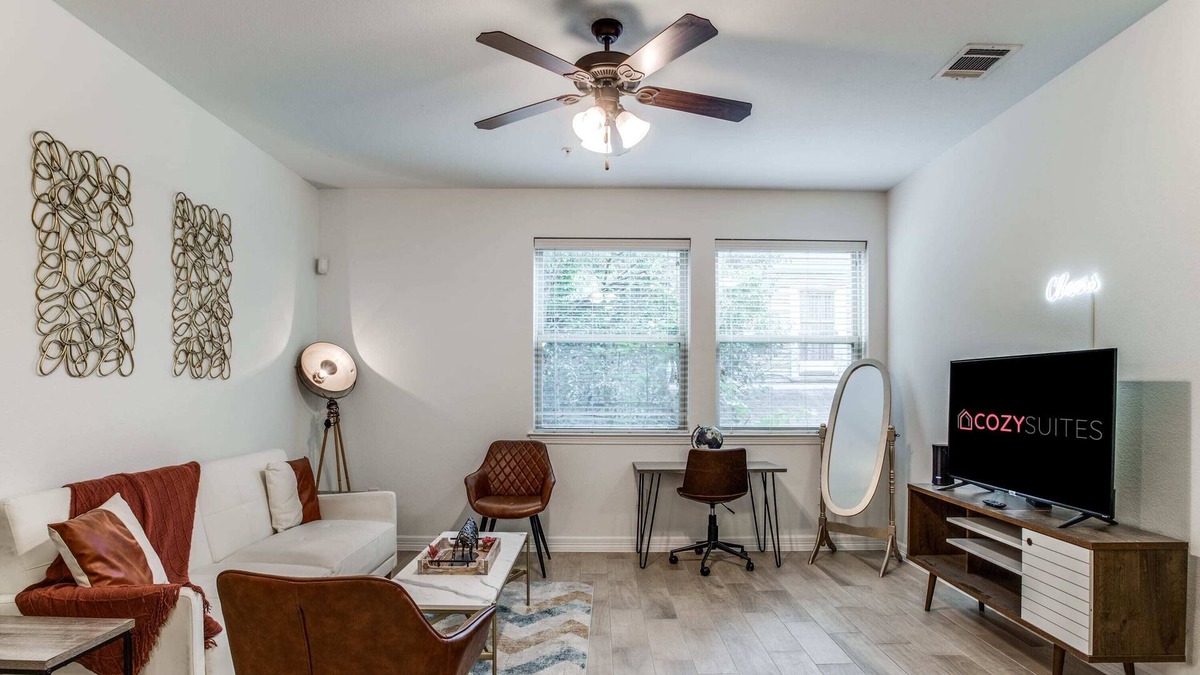 North University House | Spacious 3BR CozySuites in Central Austin by UT 02