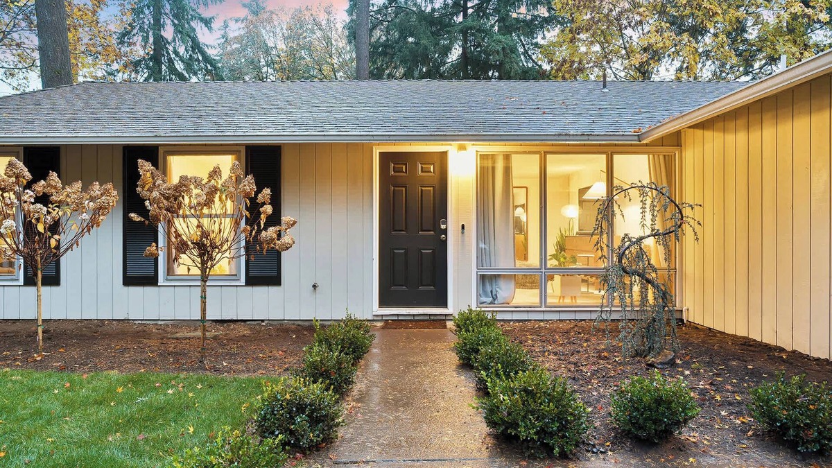 Lake Oswego House | Spacious 3BR Getaway, Fenced Yard & Fireplace