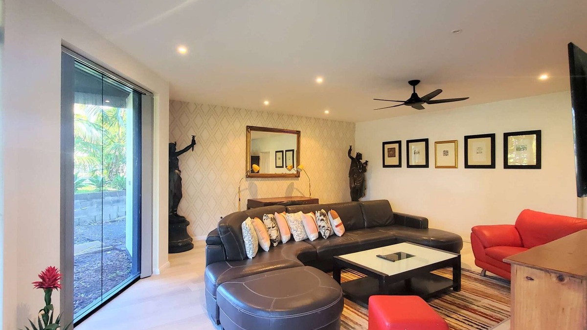 Callala Bay House | Spacious 3BR ground floor holiday home close to beach