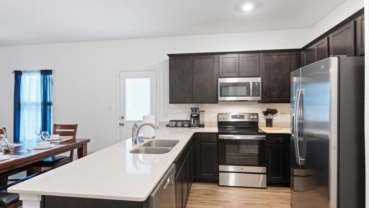 Bastrop House | Spacious 3BR Home with Large Backyard – Perfect for Families!