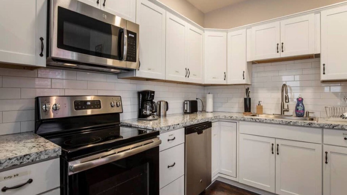 Downtown Louisville House | Spacious 3BR House w/Backyard in NULU CozySuites