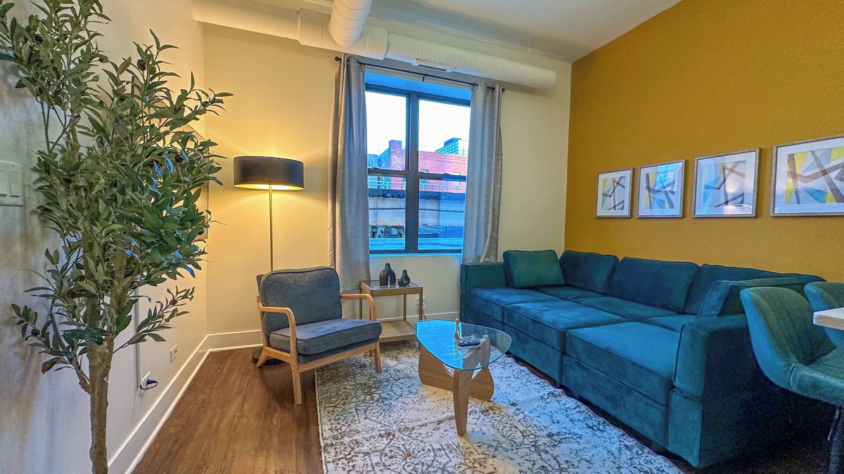 Near South Side Hotel | Spacious 3BR in South Loop Near McCormick - Optional Parking