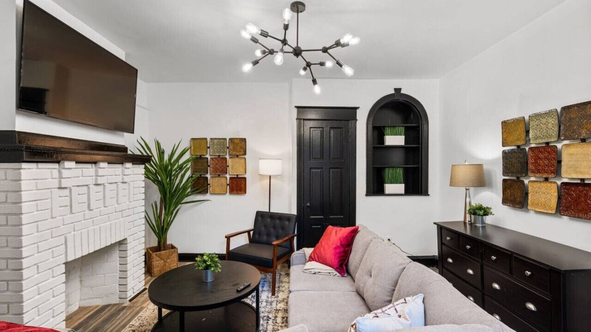 Germantown House | ✨ Spacious 3BR Retreat in Central Philly | Free Parking & Comfort