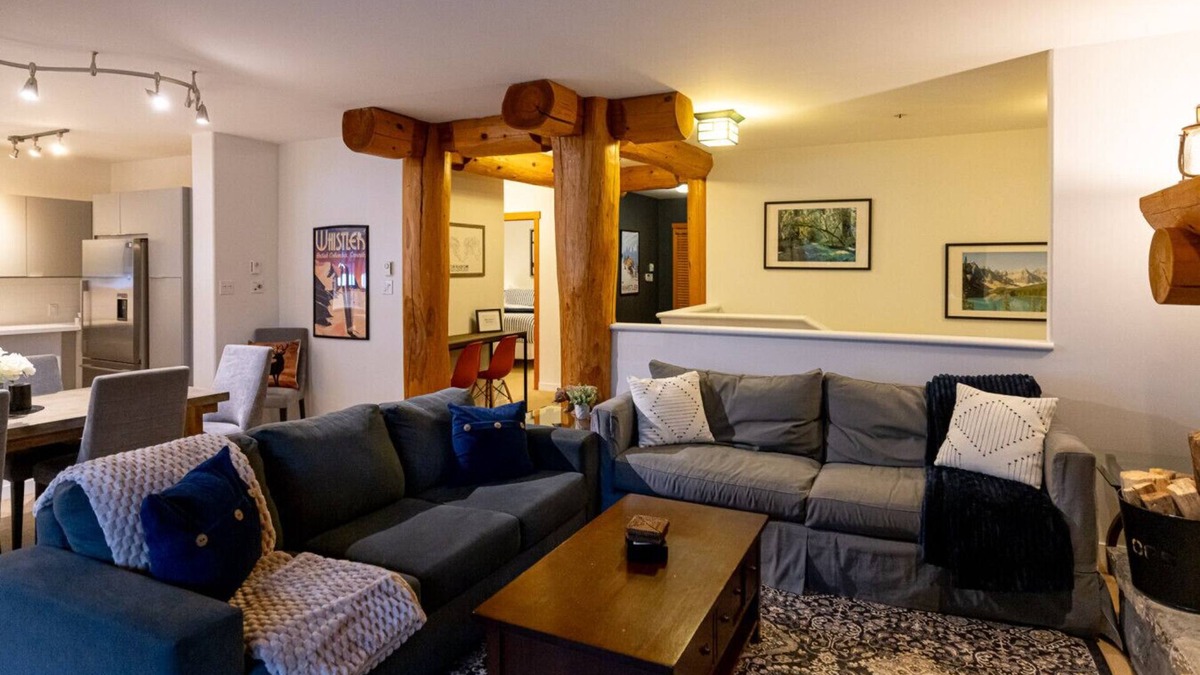 Nordic Estates Villa | Spacious 3BR:Sleeps 8 Comfortably,Pool,Hot Tub,Patio+BBQ& Near Valley Trail!