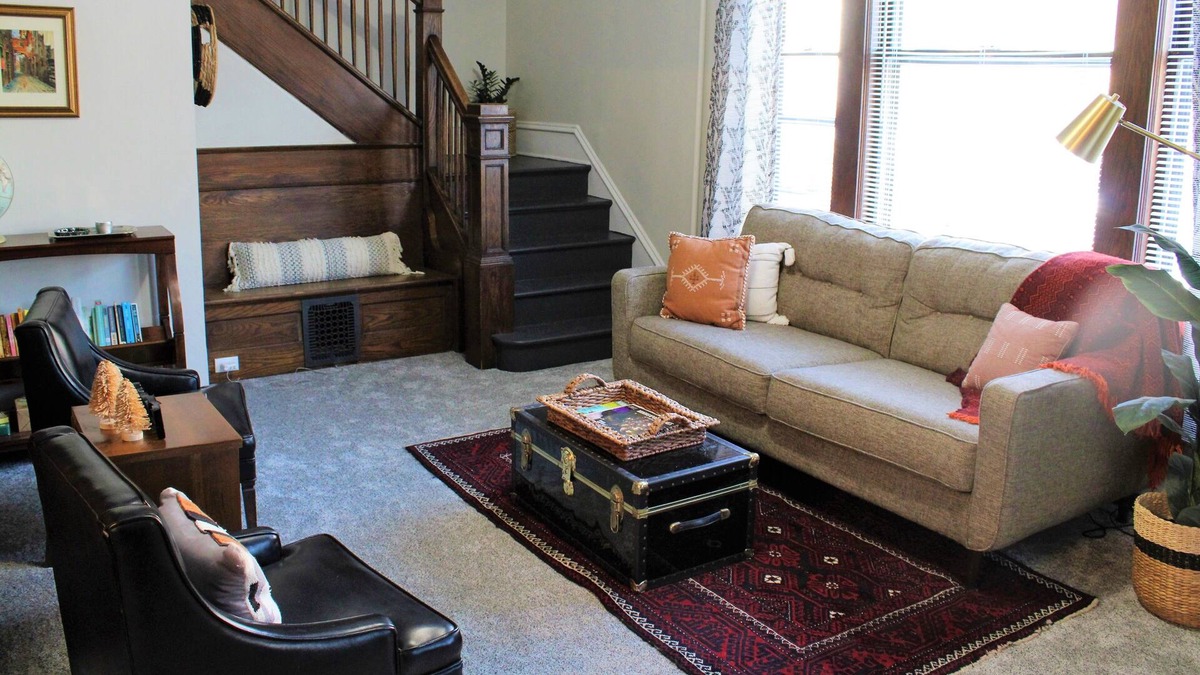 Lowry Hill East House | Spacious 3BR Two-Level House in the center of Minneapolis near Lake of the Isles