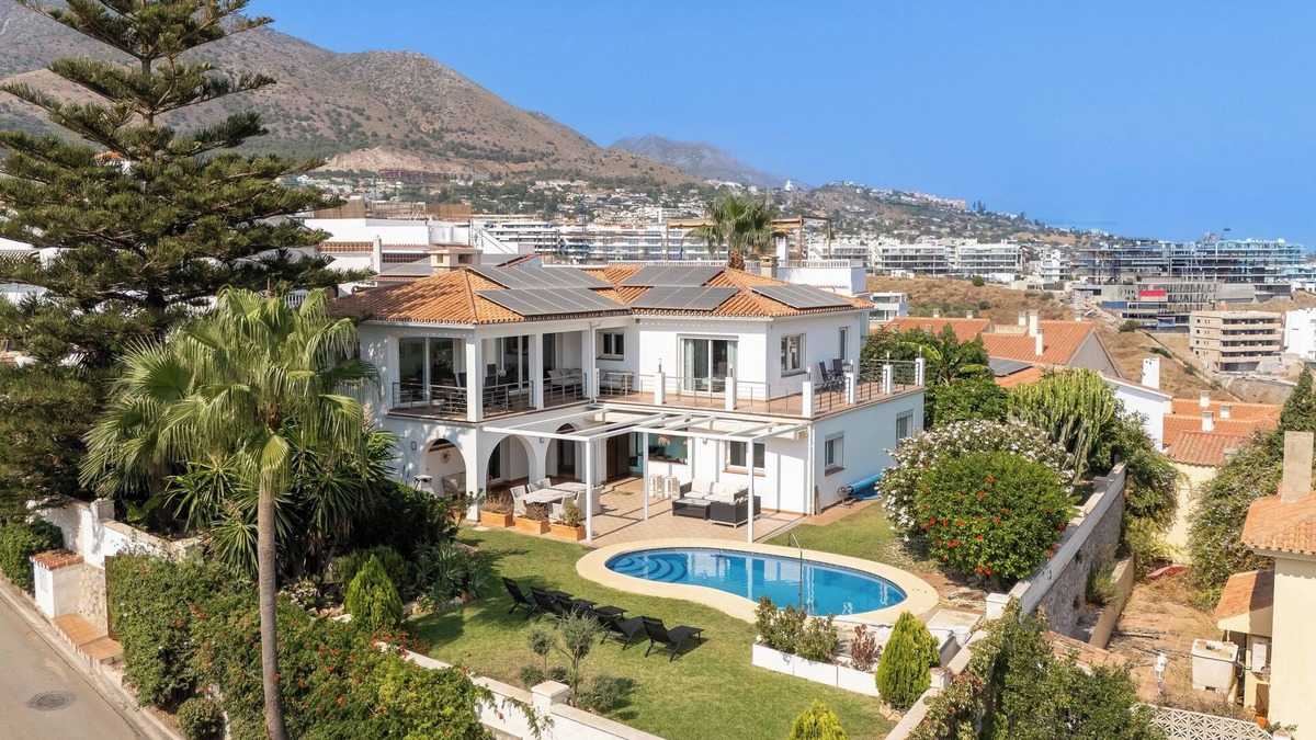 Torreblanca Villa | Spacious 3BR Villa with pool and views